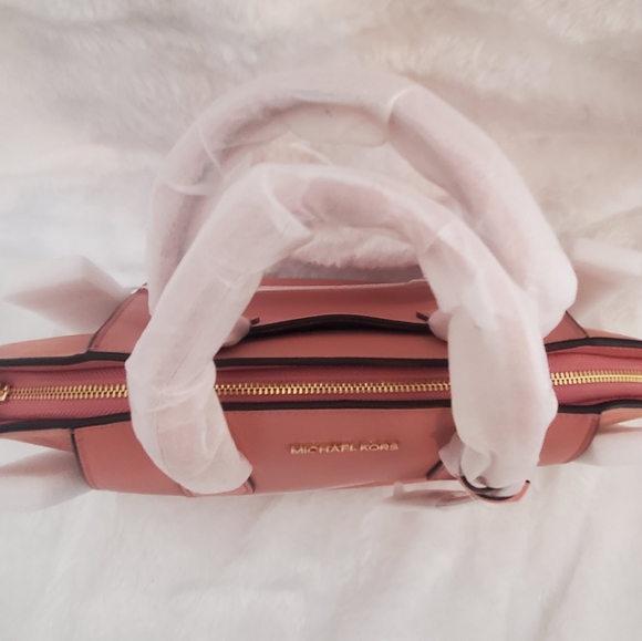 Michael Kors purse - Picture 9 of 10